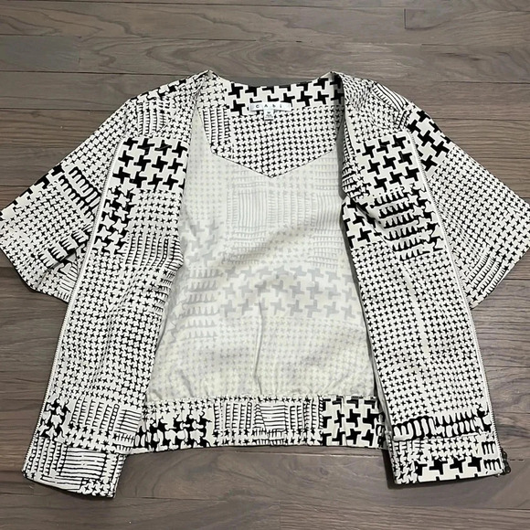 CAbi Short Sleeve Zip Jacket Ivory Black Size Medium. Excellent condition! - Picture 10 of 10